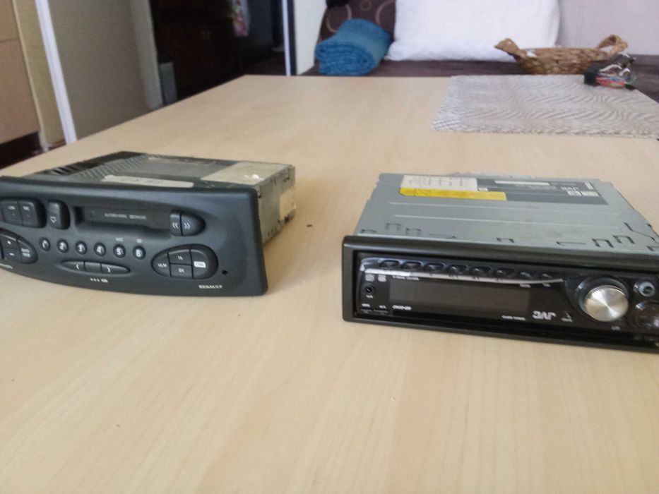авто радио-касетофон PHILIPS и авторадио JVC