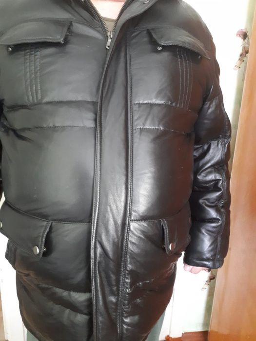 Продаю кожаную зимнюю куртку-пуховик
