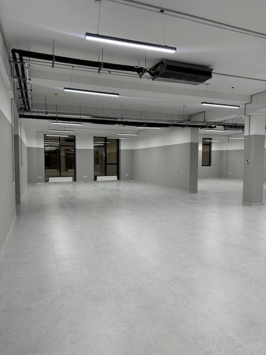 Сдается помещение парк Гофура Гуляма 3000m2