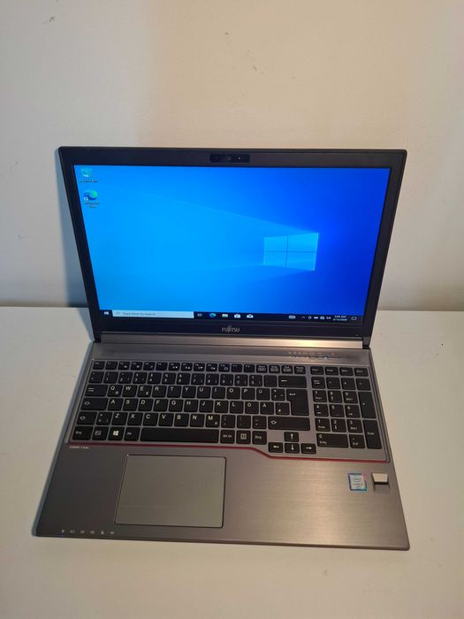 LaptopxFujitsu la 600 lei ,bateria tine 2 - 3 ore