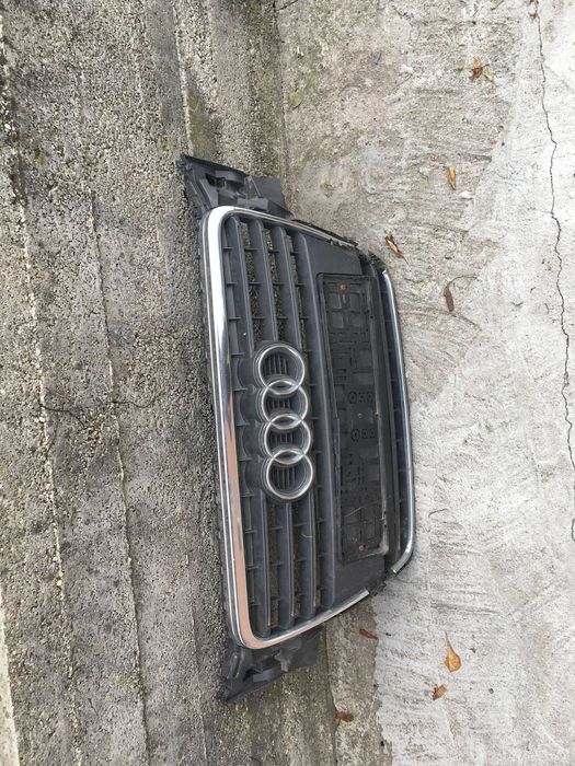 Grila din bara Audi 4 B8