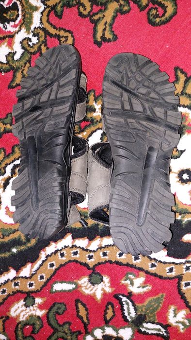 Продаю хорошие сандали фирмы Denoken