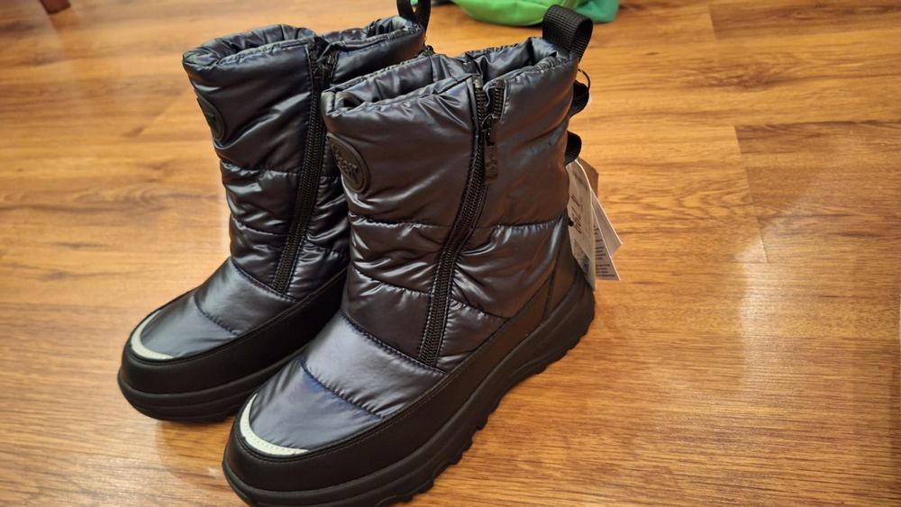 Продам детскую обувь