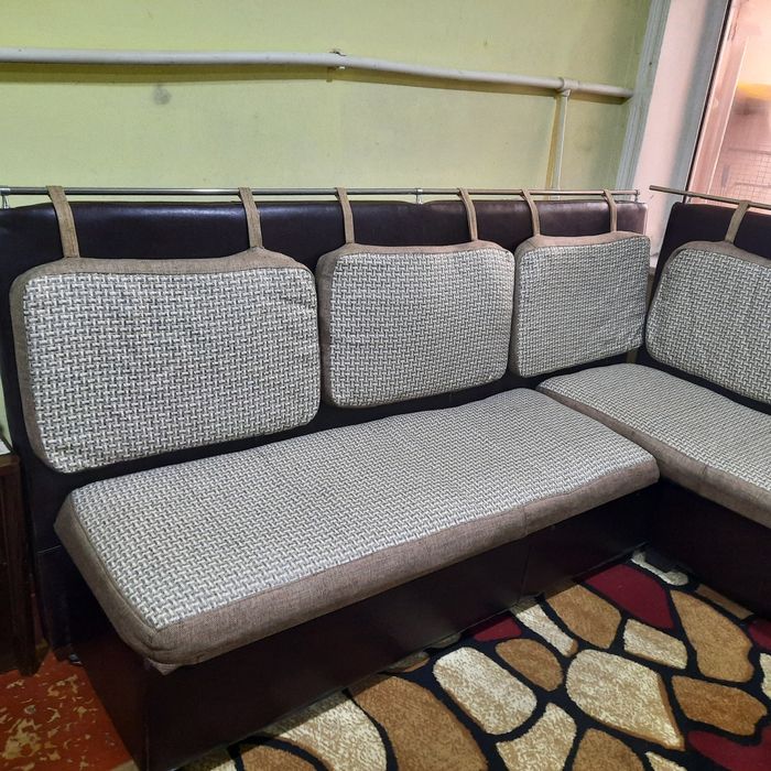 Срочно кухонный уголок