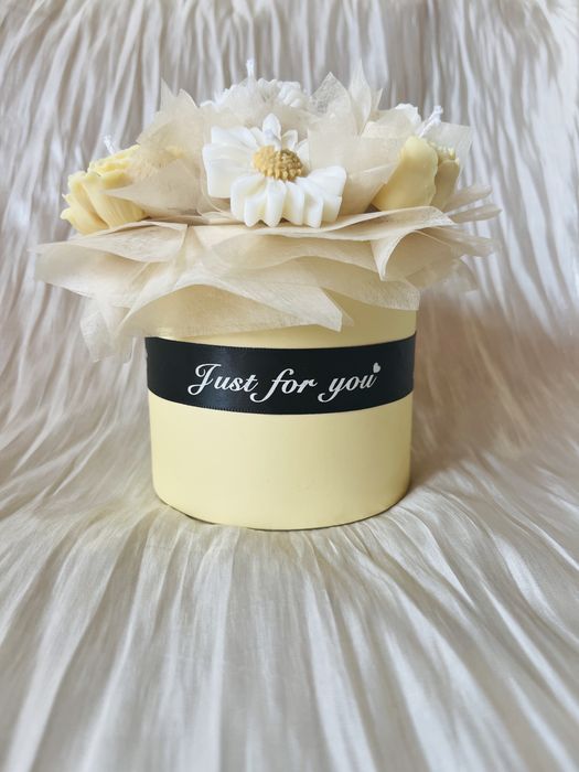 Луксозни букети и подаръци от 100% соев восък