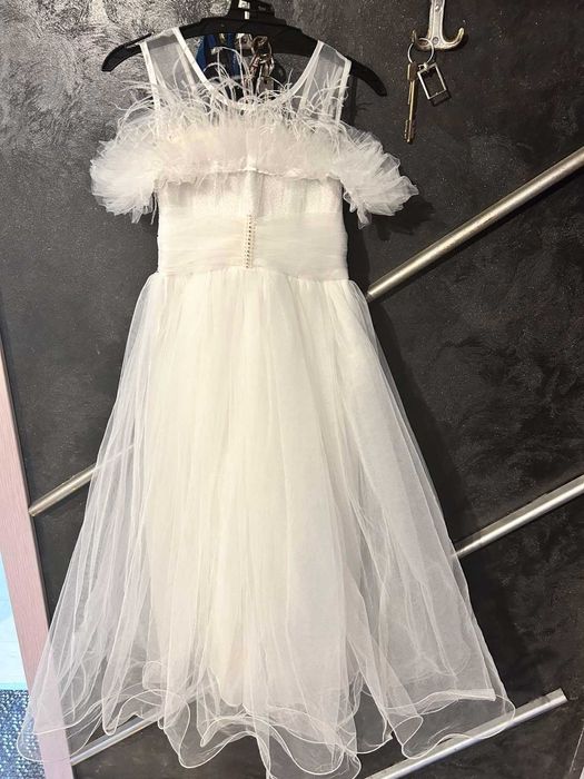 Рокли за шаферки с естествени пера