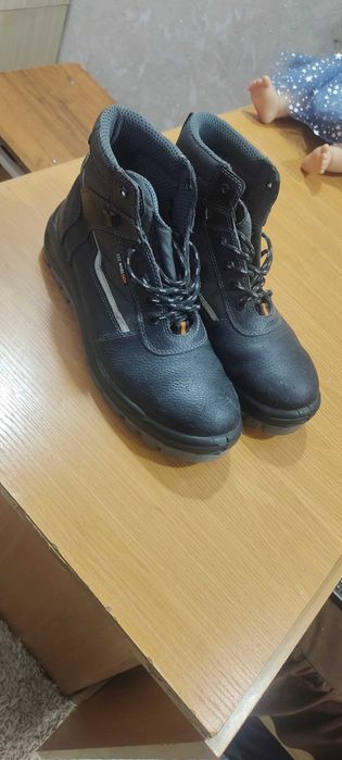 Продам спец обувь