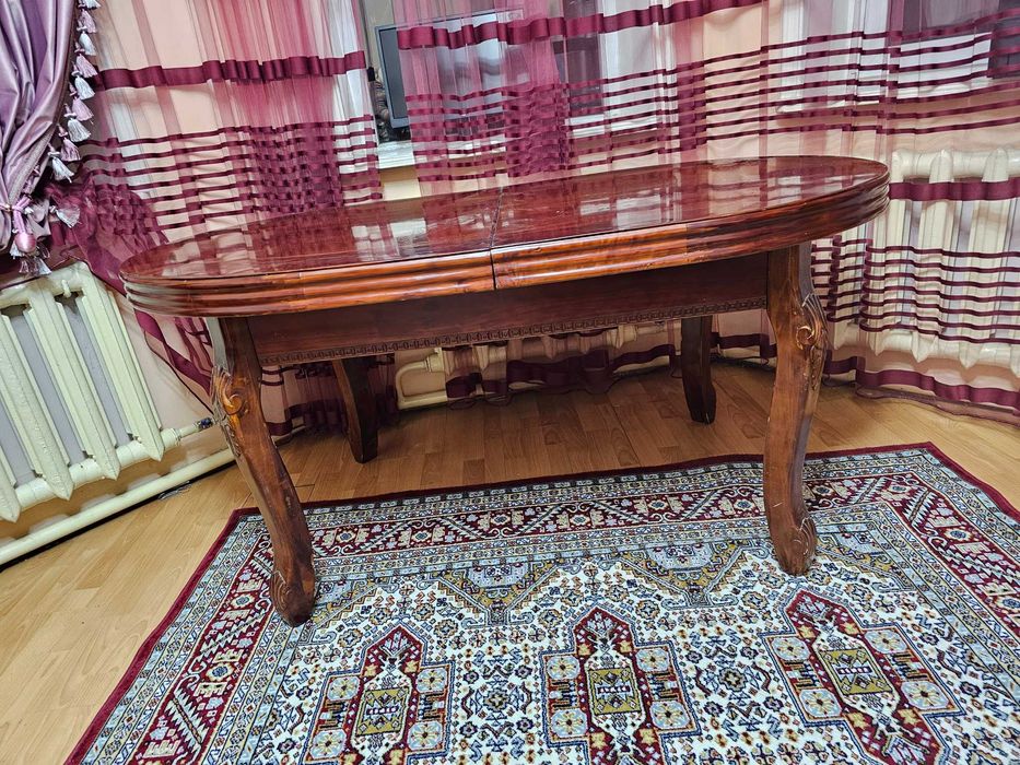Стол гостинный обеденный