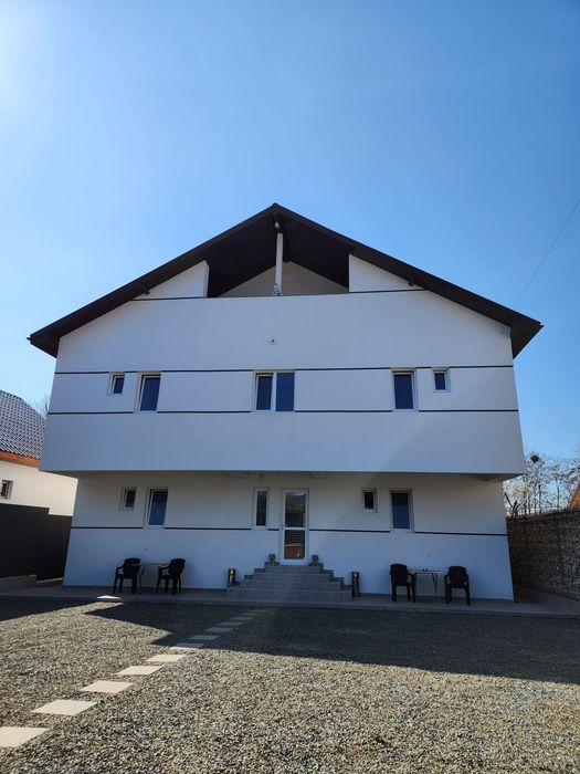 Închiriez clădire / casă / pensiune