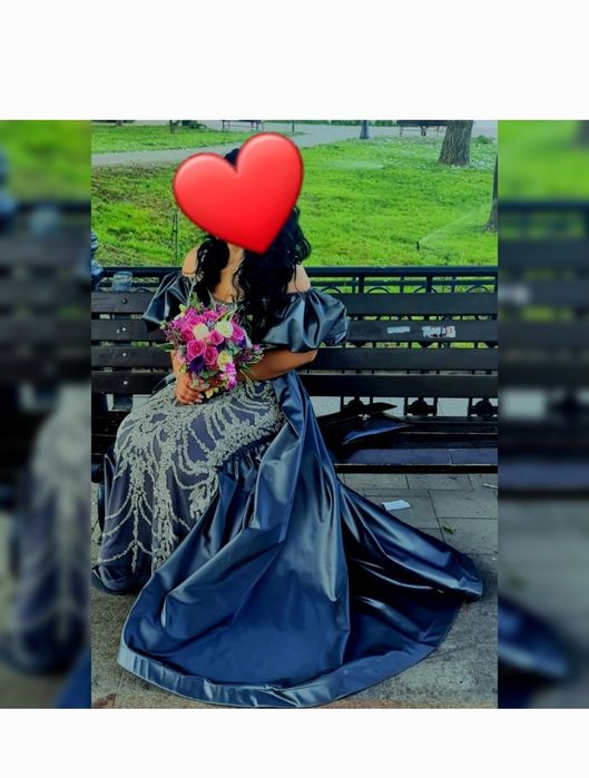 Rochie lunga eleganta cu trenă