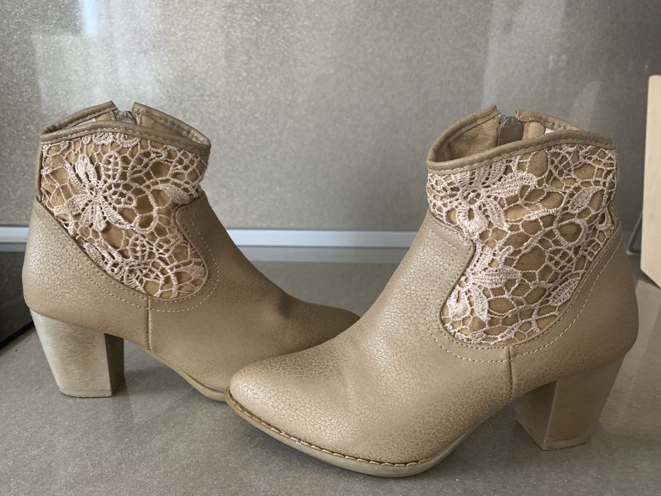 Дамски обувки 2 броя и дамски боти 2 броя