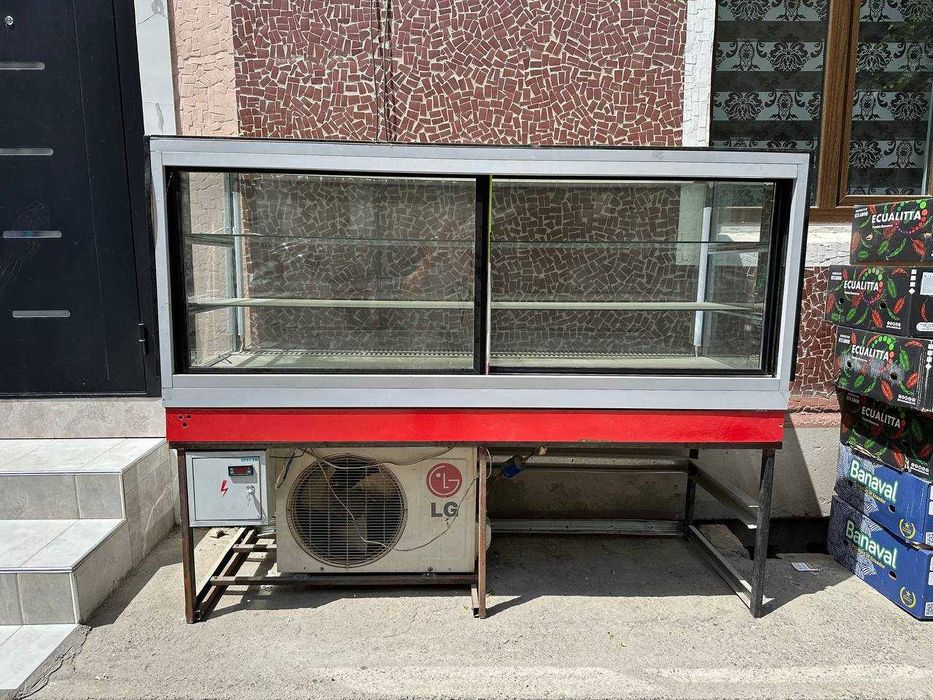 Витринный Холодилник Сотилади!