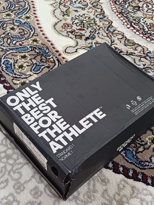 Adidas кроссовки новые