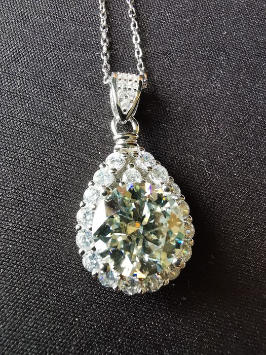 Сребърнo Колие 925 с Централен камък Мойсанит - 5 Карата и Циркони