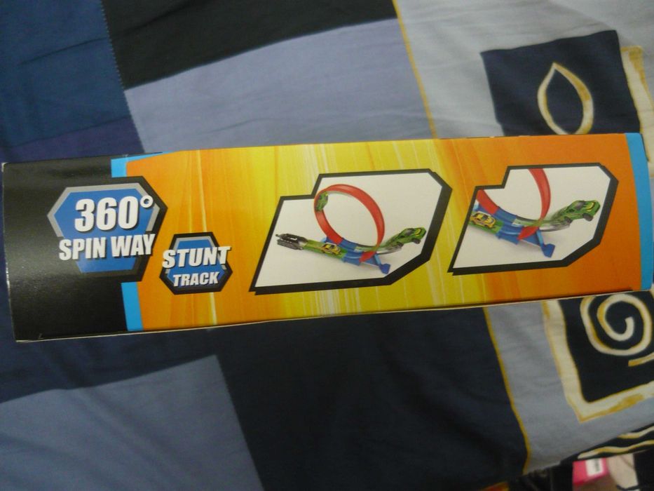 Jucărie joc circuit lansator cu 2 mașini NOU, ideal cadou