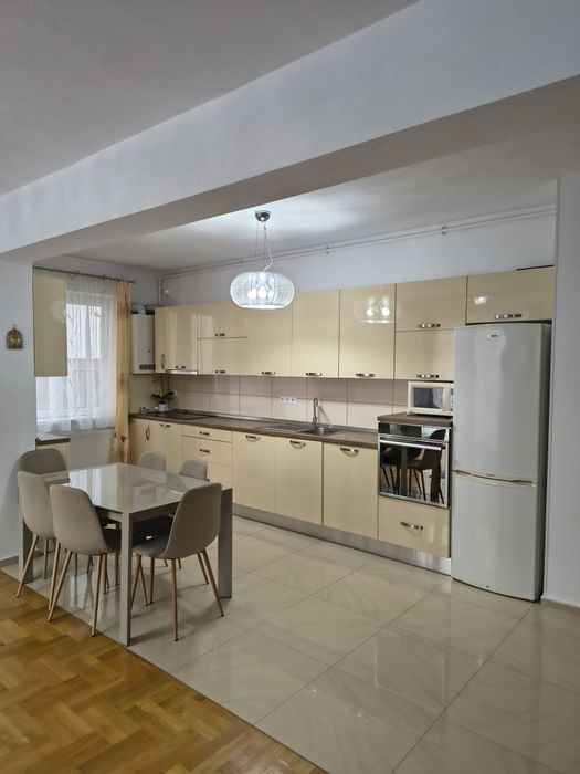 Apartament de închiriat.