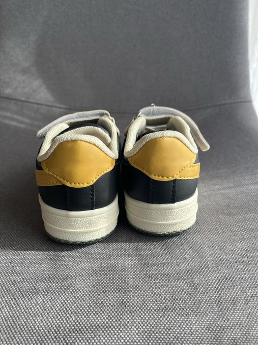 Adidasi noi marime 24