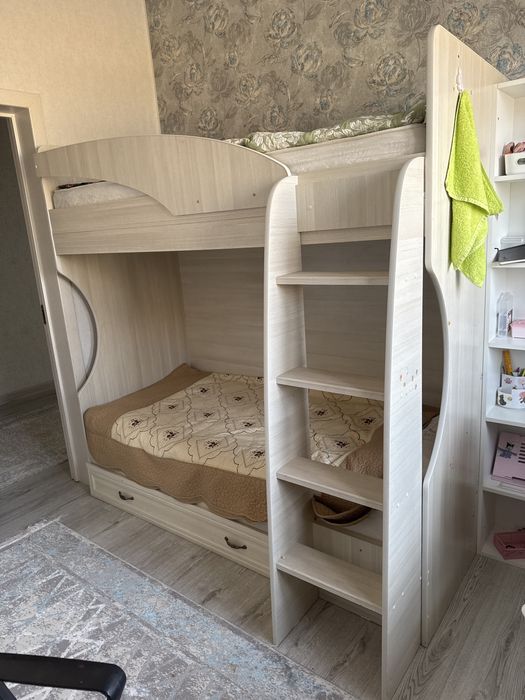 Кровать двухъярусная