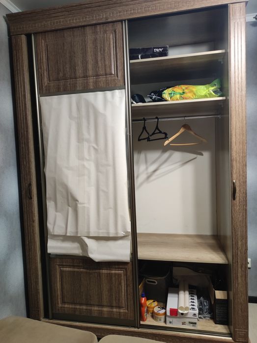 Шифонер с раздвижными дверями