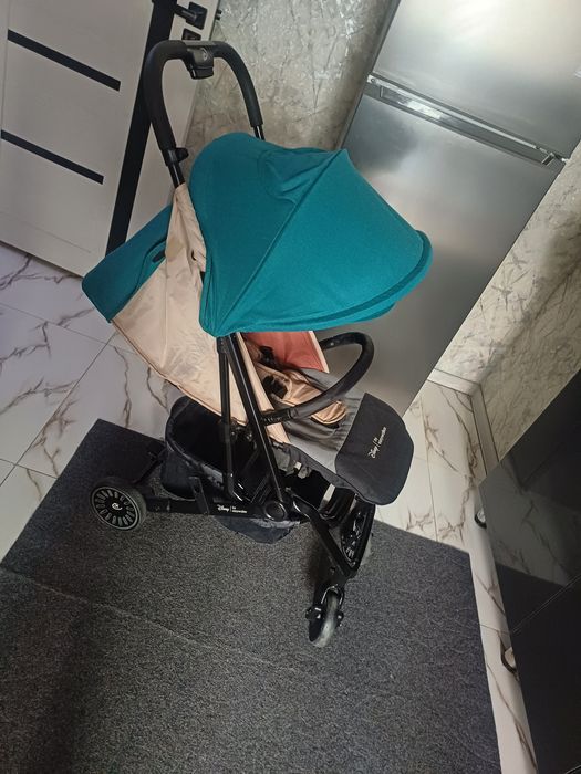 Продаётся фирменный коляска Disney by easywalker