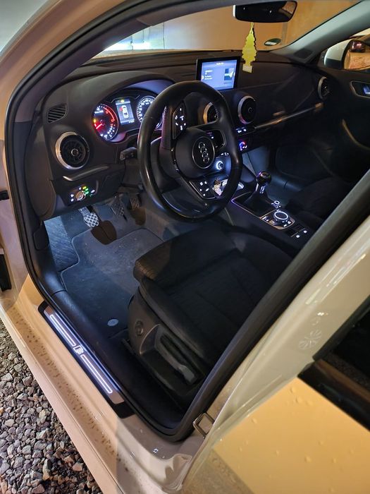 Audi A3 Sedan S-line • 2.0 TDI • 2017 г.
14 500 € • 185 000 км