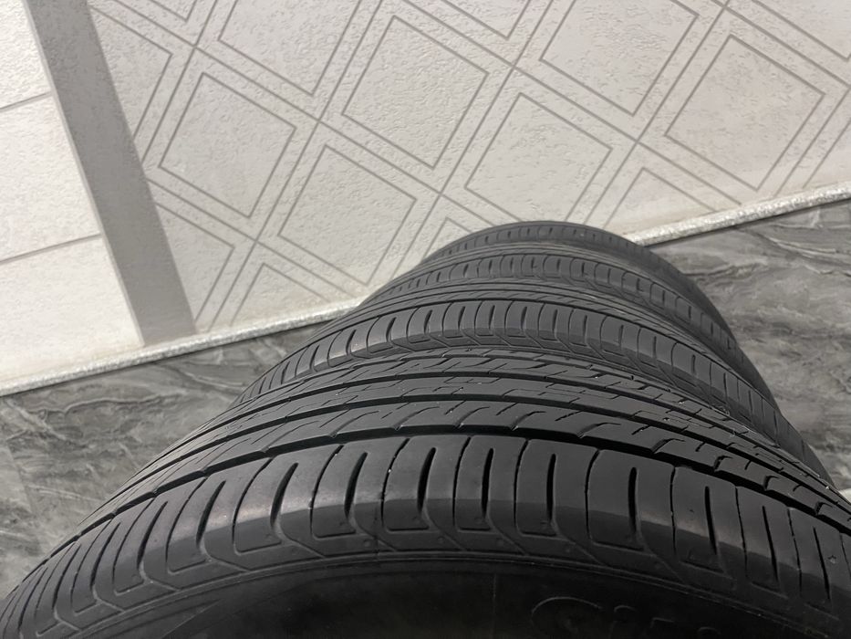 Шина 235/50R19.