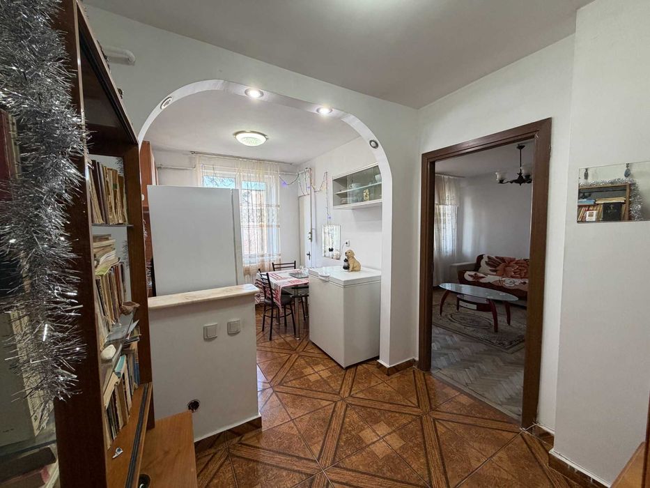 Proprietar, inchiriez apartament 2 camere zona centrala, Str Dacia