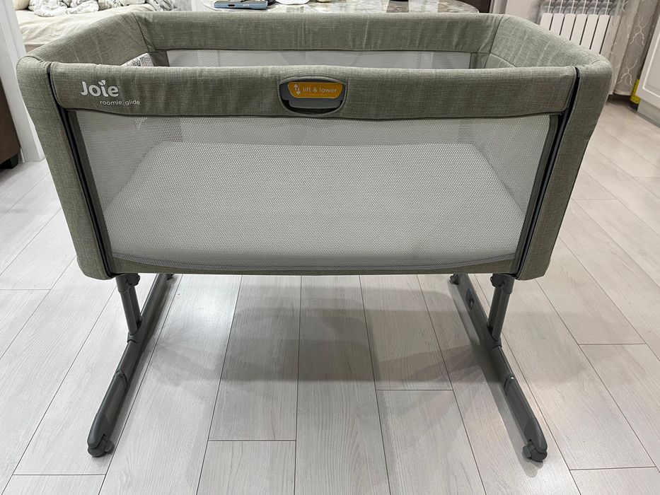Кровать-манеж Joie roomie glide