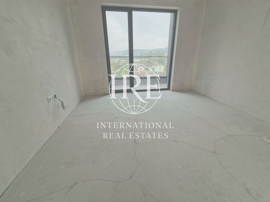 Продава се Четиристаен апартамент в Варна, Бриз - 156 кв.м за 1239 €/кв.м - Снимка #3