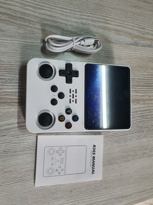 Портативная игровая консоль с 20 000+ игр!