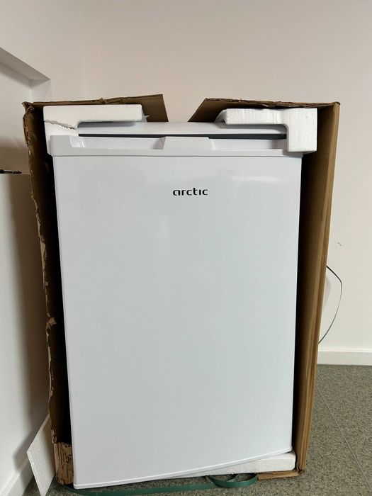 Vand Frigider Artic 114 litri nou