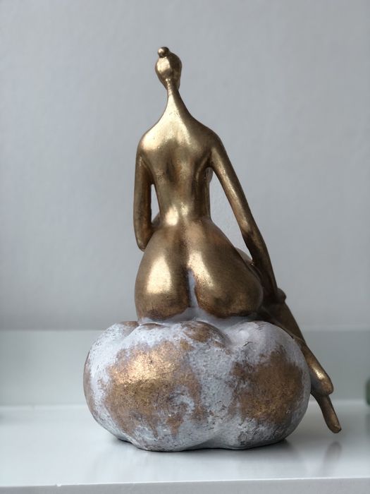 Статуэтка девушка 25000т