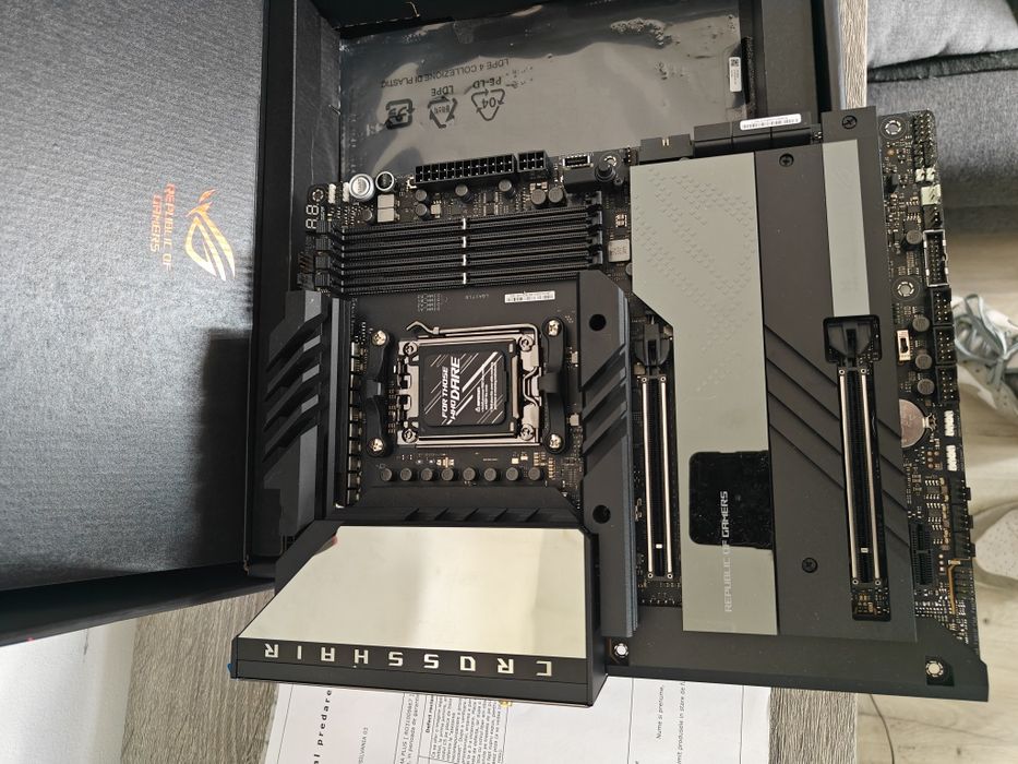 Placa de baza Asus ROG CROSSHAIR X670E HERO AMD Socket AM5 ATX