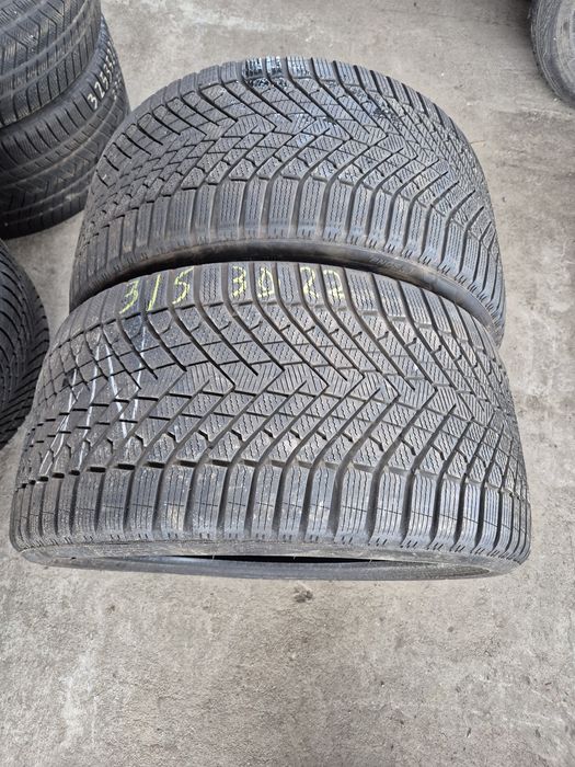 315/30R22 Pirelli