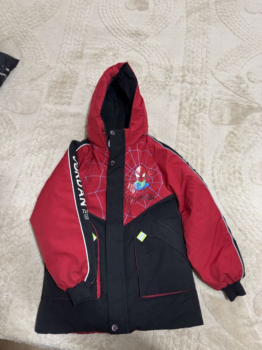 Продам детскую куртку