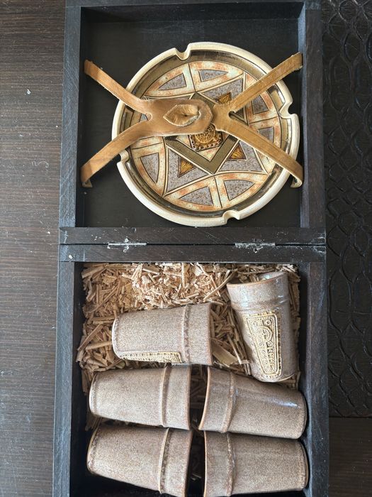 Керамични чиния и комплект чаши