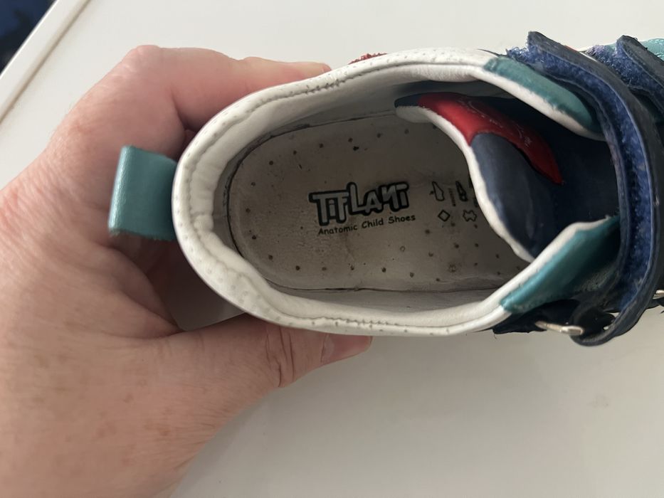 Продам детскую обувь