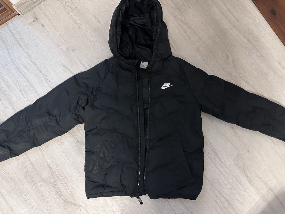 Детско черно яке Nike