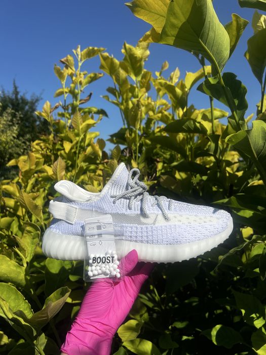 Yeezy 350 din spuma