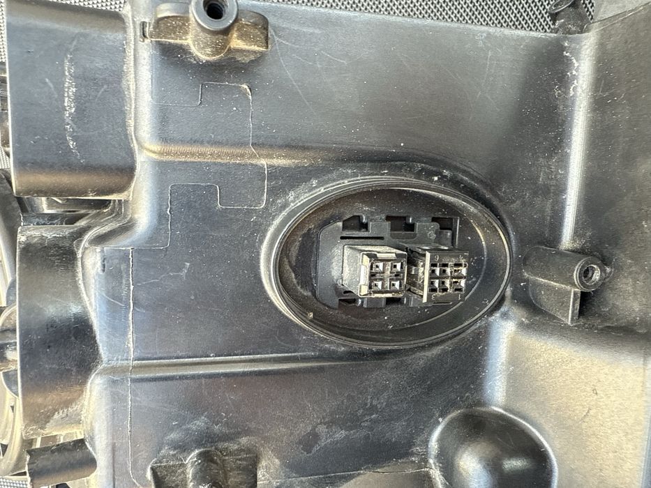 Far BMW Seria 5/F10 Bi-Xenon Adaptiv  ca nou!  Germania !