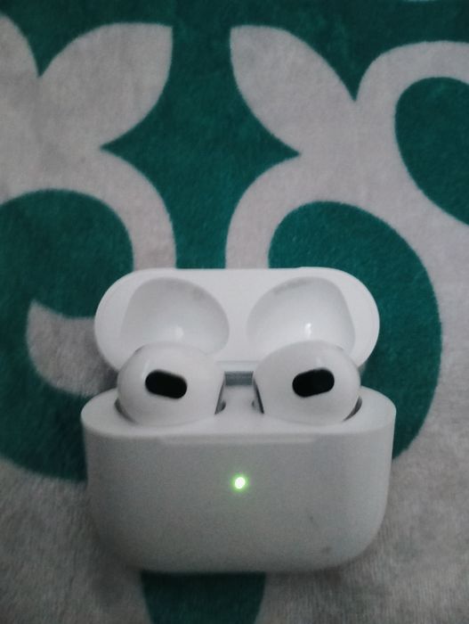 AirPods 3 продаются