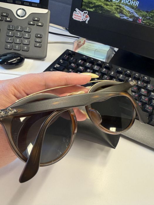 Продам оригинал очки Ray ban