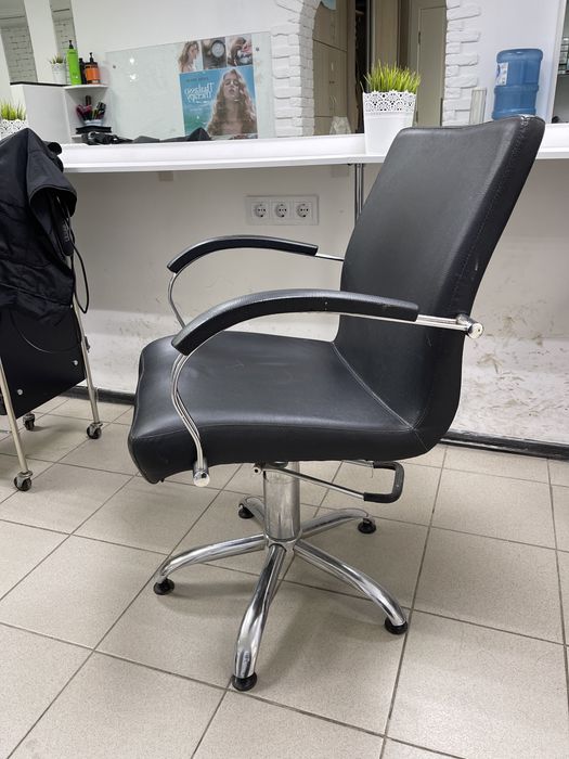 Парикмахерское кресло