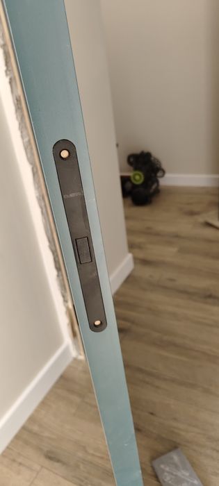 Установка дверей и замок