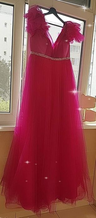 Vand rochie perfecta pentru bal, nunta, botez, lunga, culoare fuchsia,