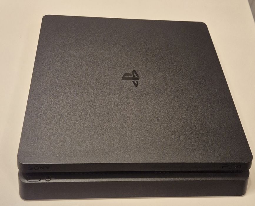 Vând PlayStation PS4