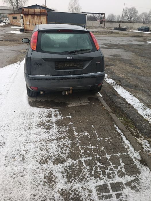 Форд фокус само на части налични Сички части по колата