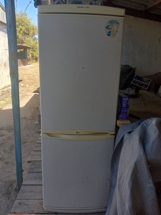 2 холодильник сатылады