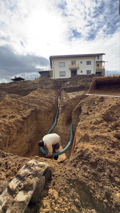 Prestari servicii, canalizari, fose septice, sapturi, drenaje,demolari
