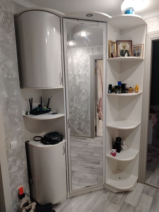 Продам угловой шкаф